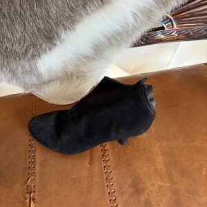 EILEEN FISHER Super cute suede zip BOOTS